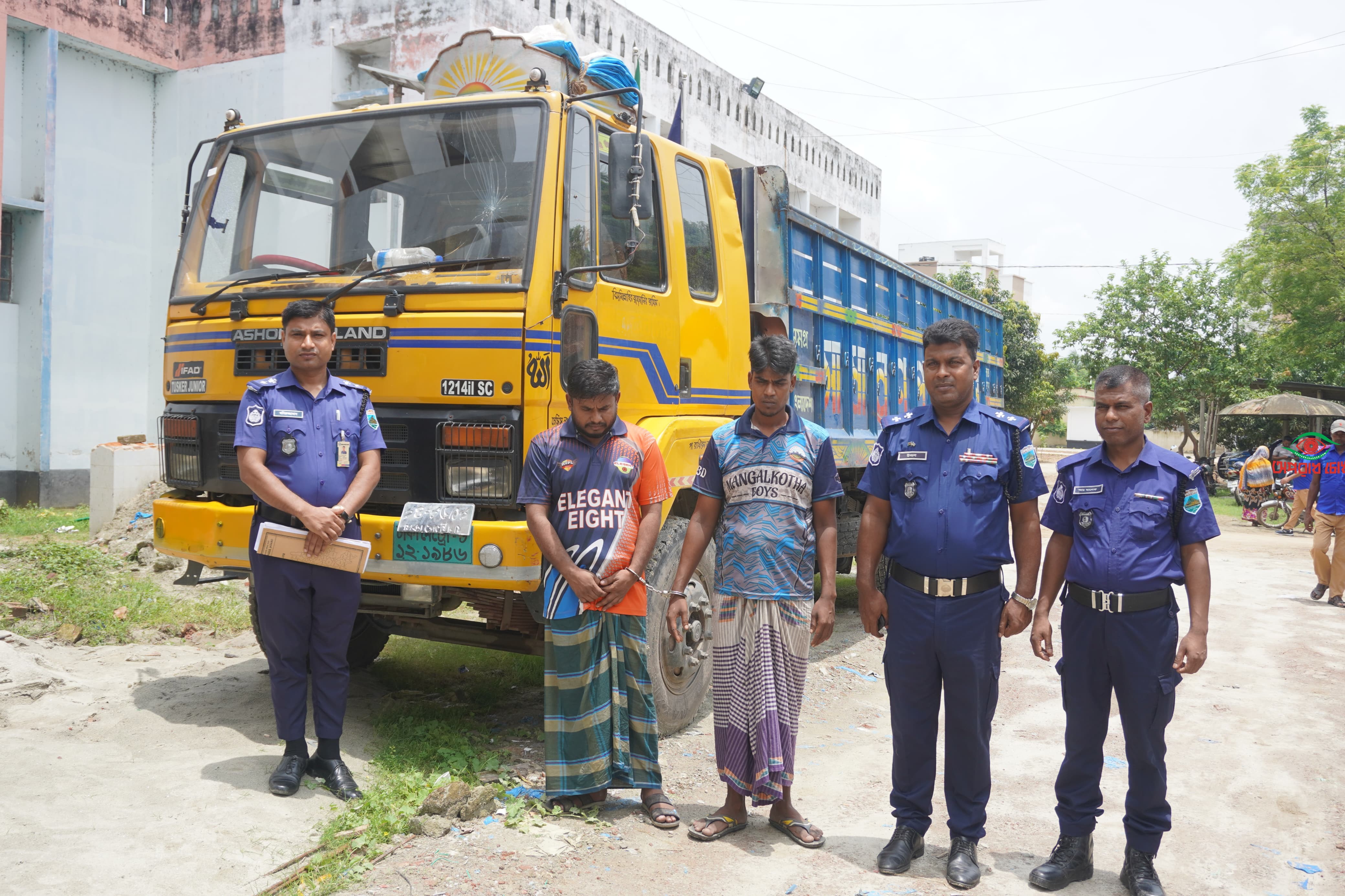 ধামইরহাট থেকে চুরি হওয়া ট্রাক ঢাকায়  উদ্ধার, গ্রেফতার-২