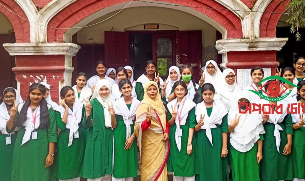 পোরশায় ২০২৫এসএসসি ও সমমান পরিক্ষায় পাশ করেছে ৯শত ২২ জন পাশের হার ৭২.৭২