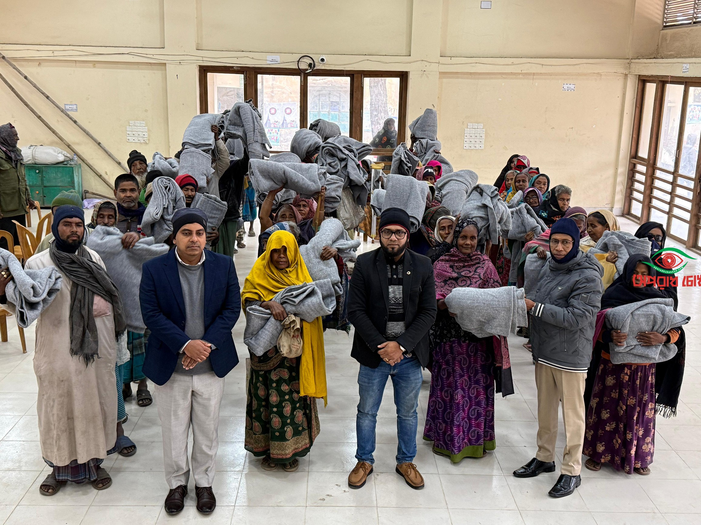 কর্মহীন বয়স্ক নারী-পুরুষদের মাঝে কম্বল বিতরণ 