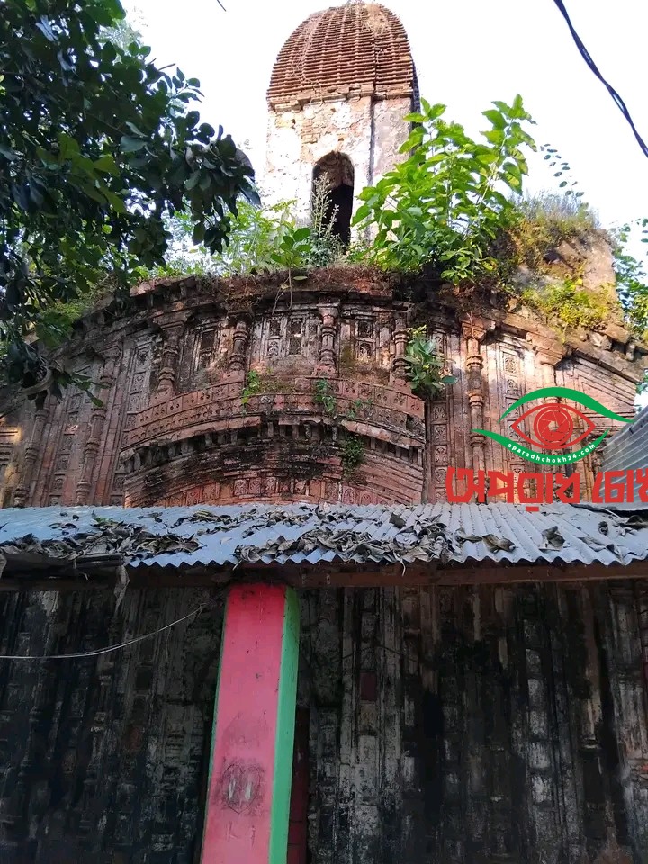 নওগাঁর ঐতিহাসিক আদ্যাবাড়ী মন্দির অযত্ন-অবহেলায় ধ্বংসের দ্বারপ্রান্তে