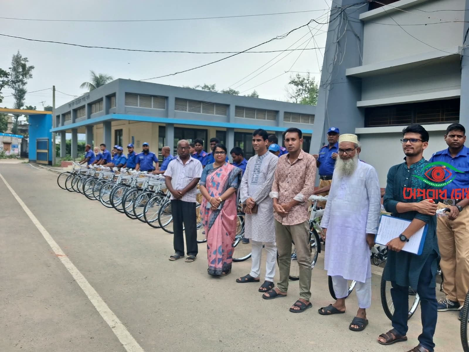 ৫৫ জন গ্রাম পুলিশ পেলেন সরকারি বাইসাইকেল