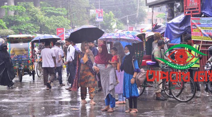 বৃষ্টিতে রাজধানীবাসীর ভোগান্তি