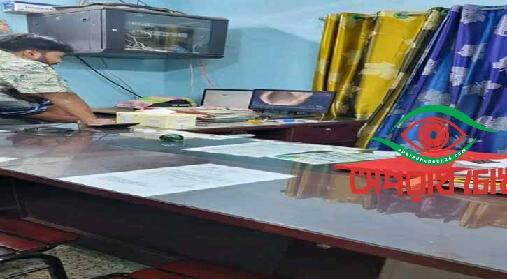 ব্যাংকের লকার ভেঙে ১৬ লাখ টাকা লুট