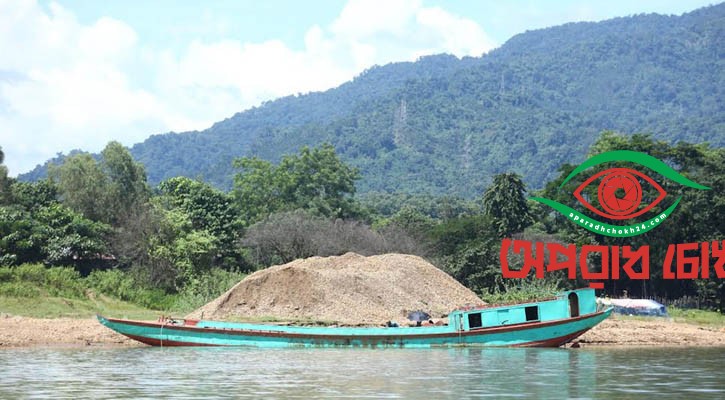 একদিকে উদ্ধার, অন্যদিকে হরিলুট