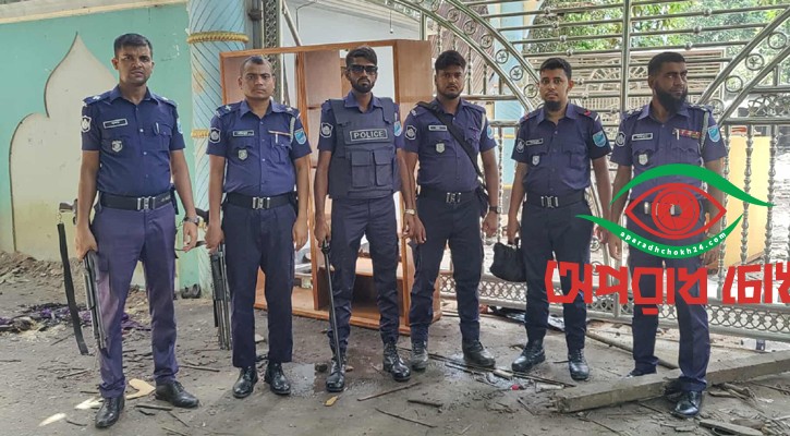 নুরাল পাগলের দরবারে পুলিশ মোতায়েন