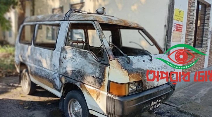 অ্যাম্বুলেন্স ও বাসে আগুন দিল দুর্বৃত্তরা