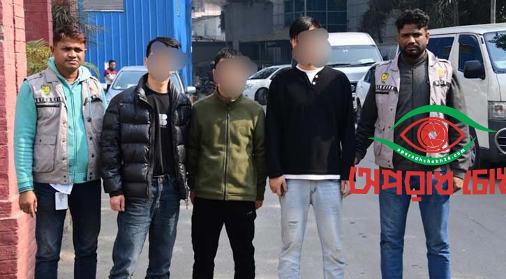 ঢাকায় গোপন আইফোন কারখানা