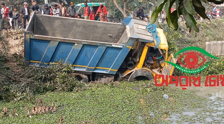  ট্রাকচাপায় নিহত ৫