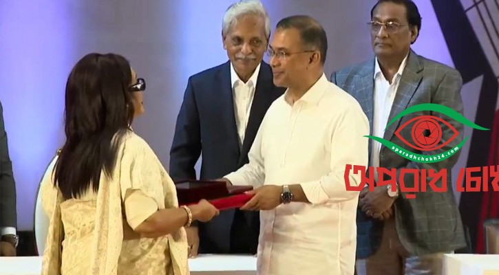 একুশে পদক তুলে দিলেন প্রধানমন্ত্রী তারেক রহমান