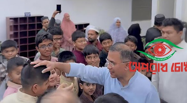 শিশুদের সঙ্গে প্রধানমন্ত্রীর খুনসুটি