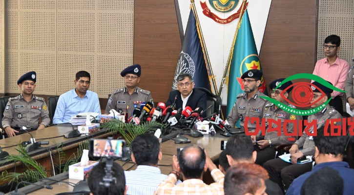 পুলিশকে সর্বোচ্চ সতর্কতা অবলম্বন করে দায়িত্ব পালন করতে হবে