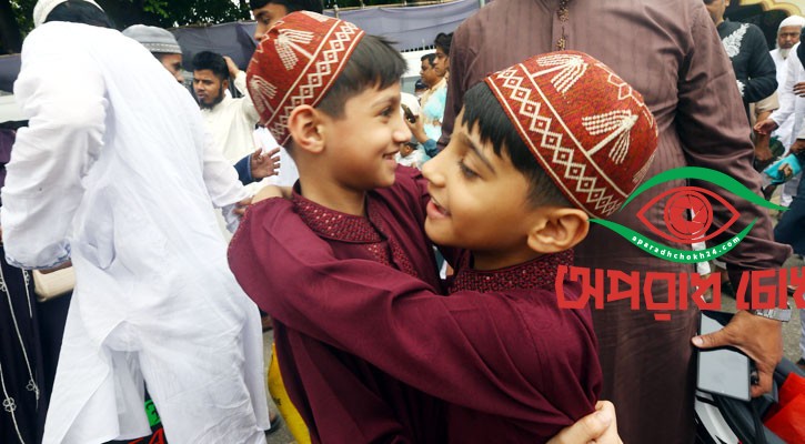 উৎসবমুখর পরিবেশে সারাদেশে উদযাপিত হচ্ছে ঈদ