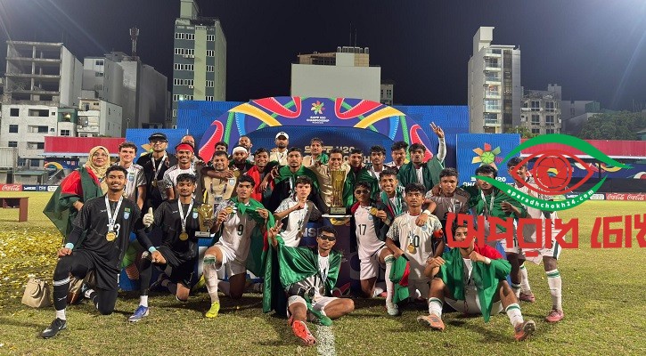 ফুটবলারদের অভিনন্দন জানালেন রিশাদ-শরিফুলরা