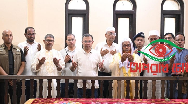 ভাসানীর কবর জিয়ারত করলেন প্রধানমন্ত্রী