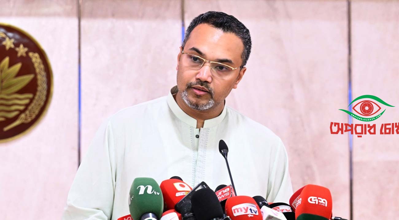 প্রাথমিকের শিক্ষার্থীদের ড্রেস ও ব্যাগ বিতরণ