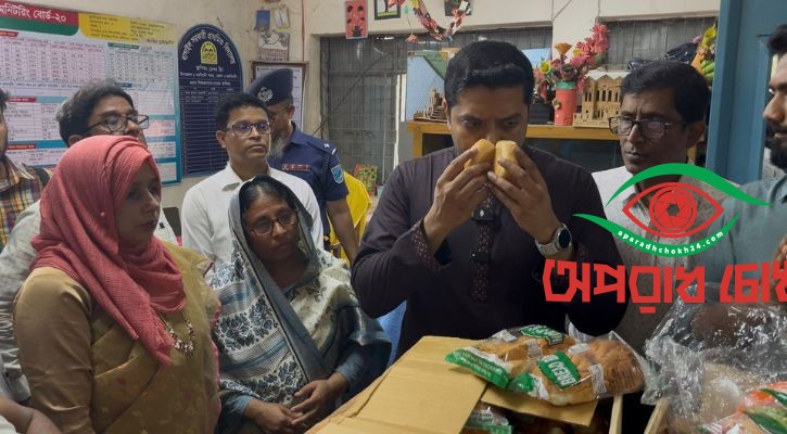 স্কুল পরিদর্শনে গিয়ে খাবারে গন্ধ পেলেন প্রতিমন্ত্রী