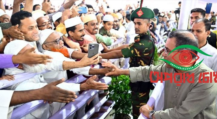 মুসল্লিদের সঙ্গে প্রধানমন্ত্রীর শুভেচ্ছা বিনিময়