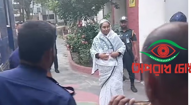 ঢাকার বাসায় দীপু মনি