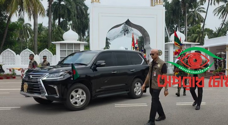 বঙ্গভবন ছাড়লেন ভারপ্রাপ্ত রাষ্ট্রপতি হাফিজ উদ্দিন আহমদ