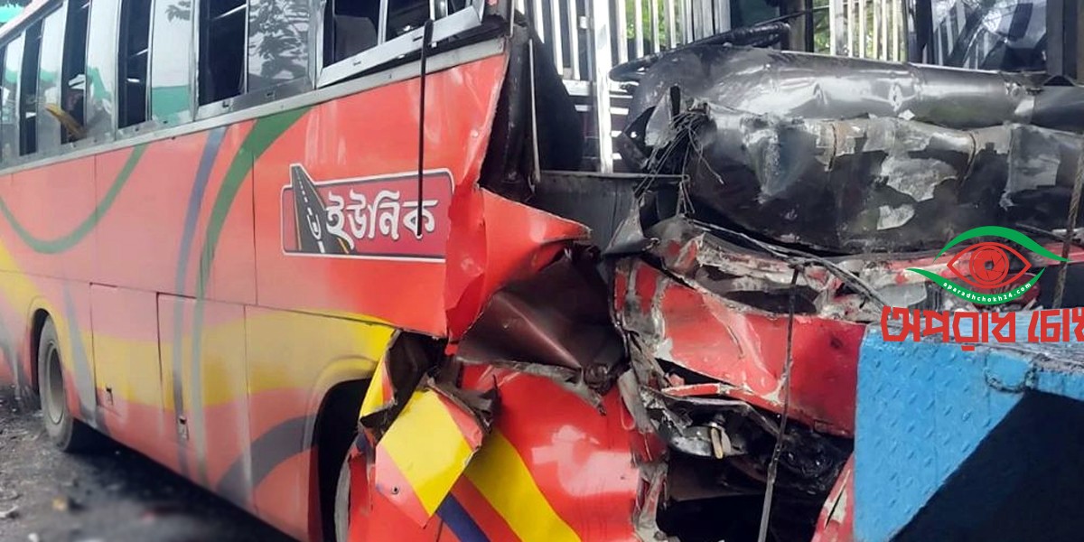  কাভার্ড ভ্যানের  ধাক্কা, নিহত ৩