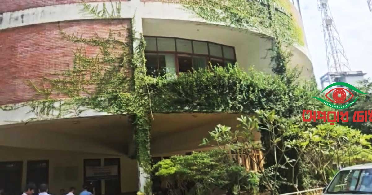 দ্বিতীয় দিনেও অবরুদ্ধ চুয়েট উপাচার্য