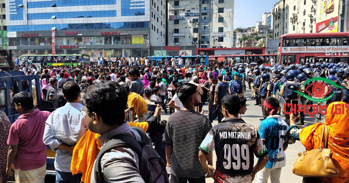 পোশাকশ্রমিকদের মহাসড়ক অবরোধ