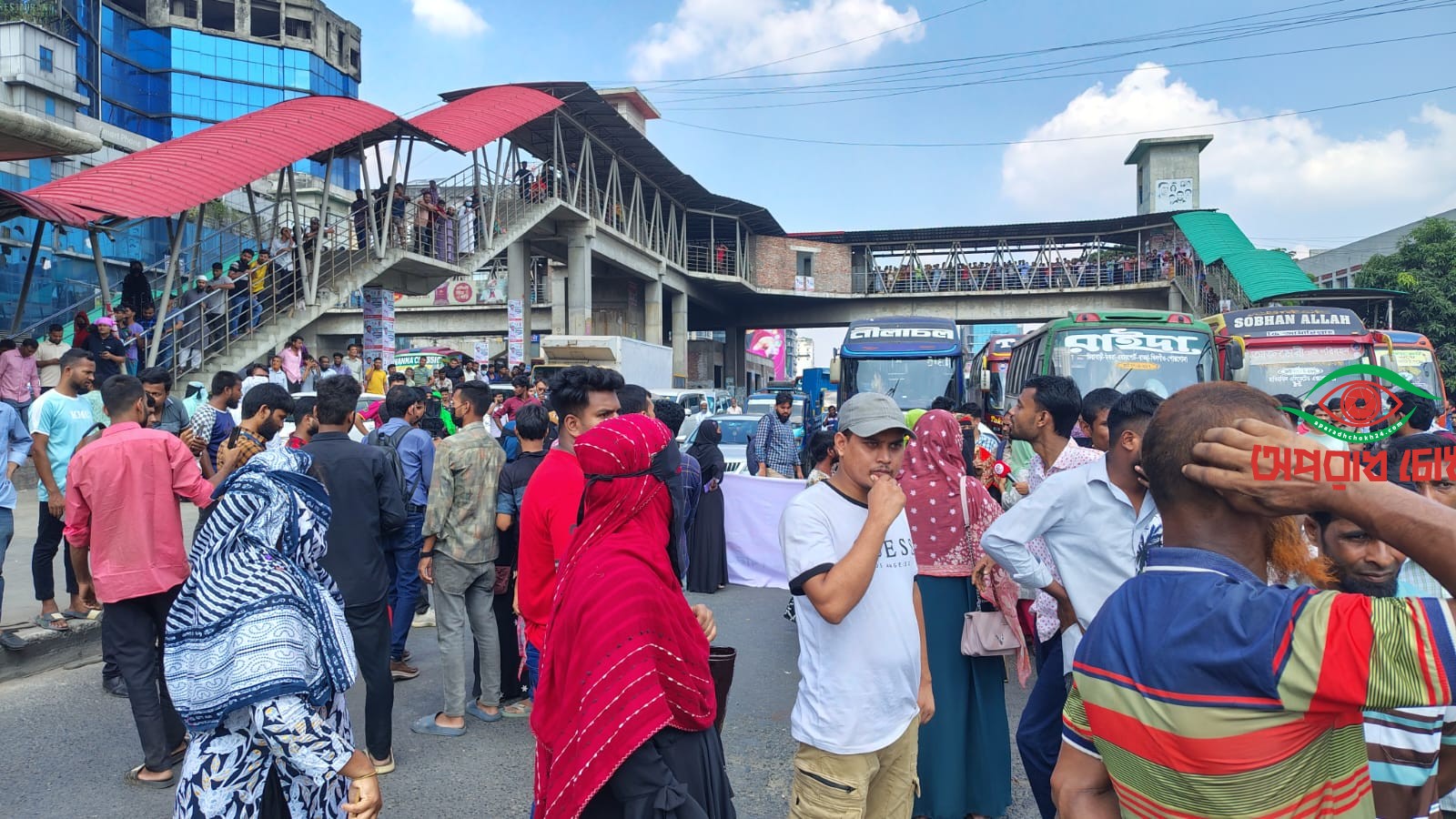 আজমপুরে সড়ক অবরোধ