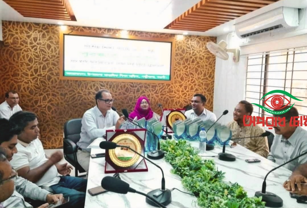  জাতীয় শিক্ষা সপ্তাহ উপলক্ষে পুরস্কার বিতরণ