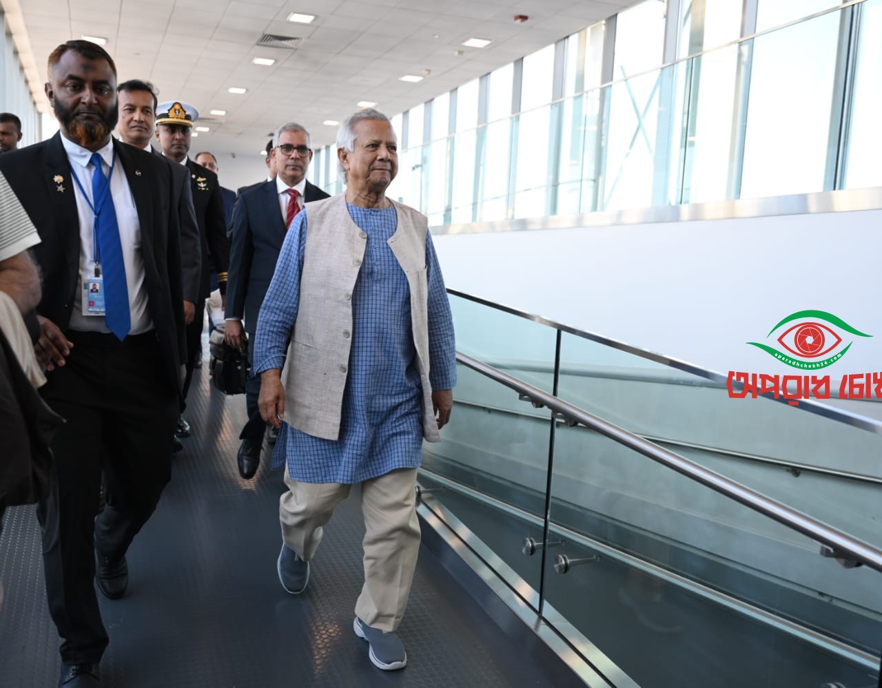 নিউইয়র্ক পৌঁছেছেন প্রধান উপদেষ্টা 