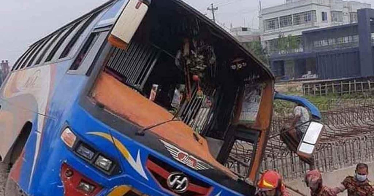 সড়ক দূর্ঘটনা রোধে মানববন্ধন